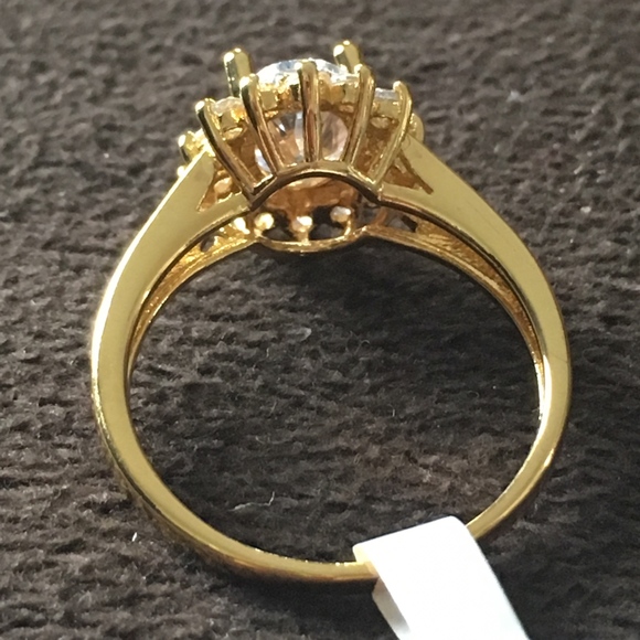 18 Carat Gold Plated Simulated Diamond Ring - Picture 8 of 8